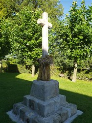 La croix de pierre de la chapelle d\'Augeville - Bosc-le-Hard
